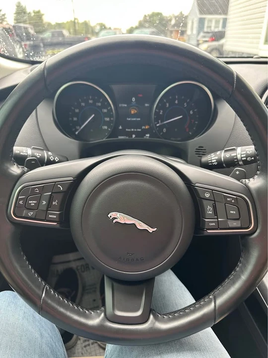 2017 Jaguar F-Pace - Image 11 of 13
