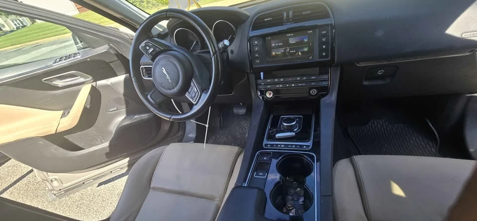 2017 Jaguar F-Pace - Image 9 of 18