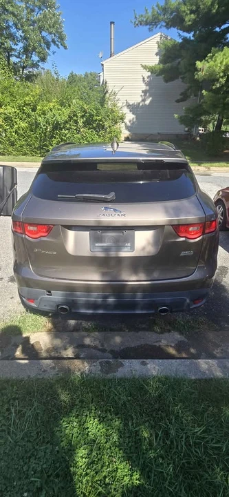 2017 Jaguar F-Pace - Image 2 of 18