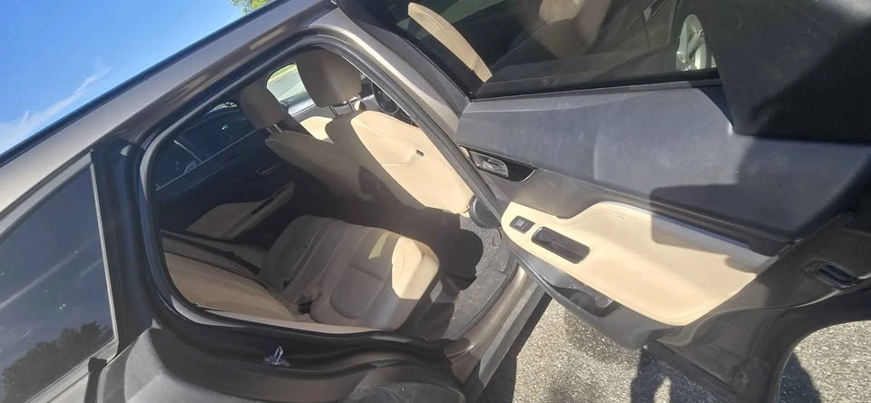 2017 Jaguar F-Pace - Image 15 of 18