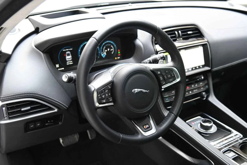 2017 Jaguar F-Pace - Image 13 of 14
