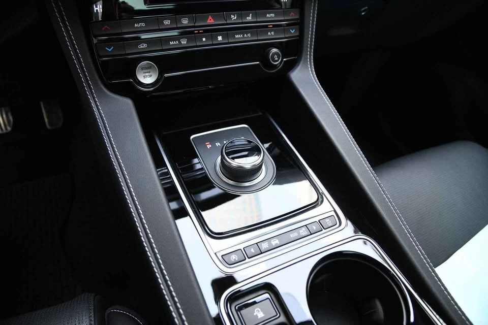 2017 Jaguar F-Pace - Image 12 of 14