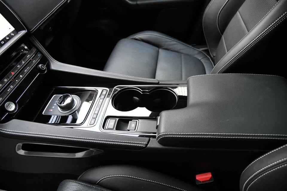 2017 Jaguar F-Pace - Image 8 of 14