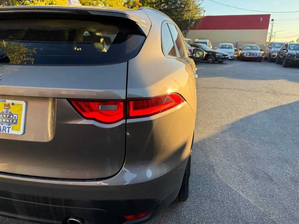 2017 Jaguar F-Pace - Image 9 of 20