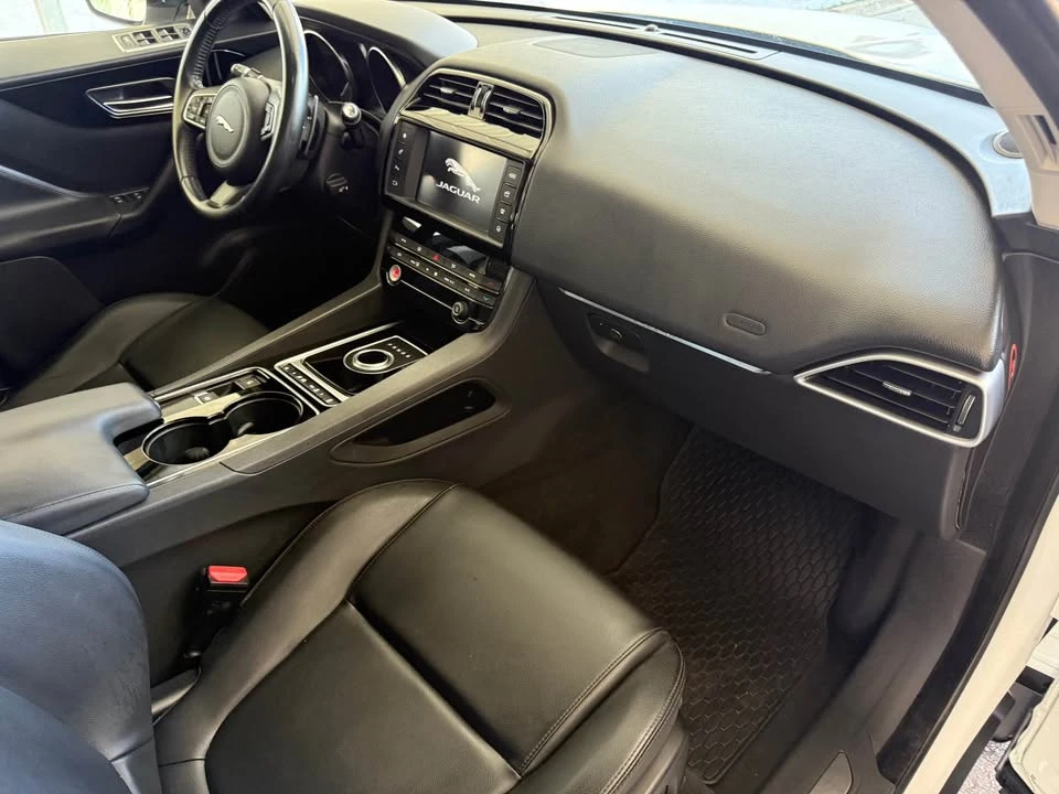 2017 Jaguar F-Pace - Image 10 of 20