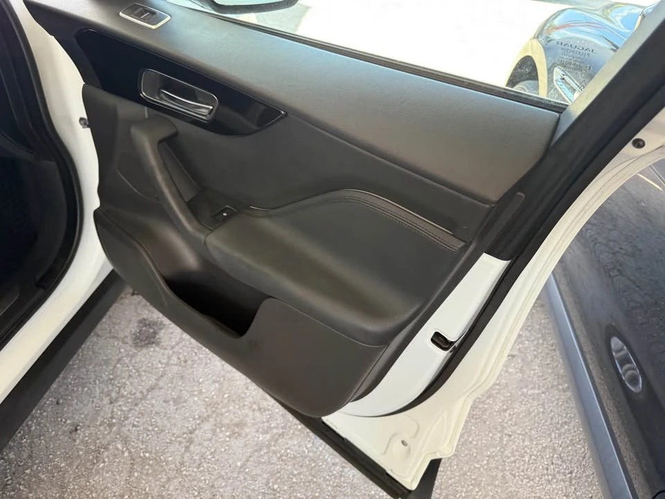 2017 Jaguar F-Pace - Image 16 of 20