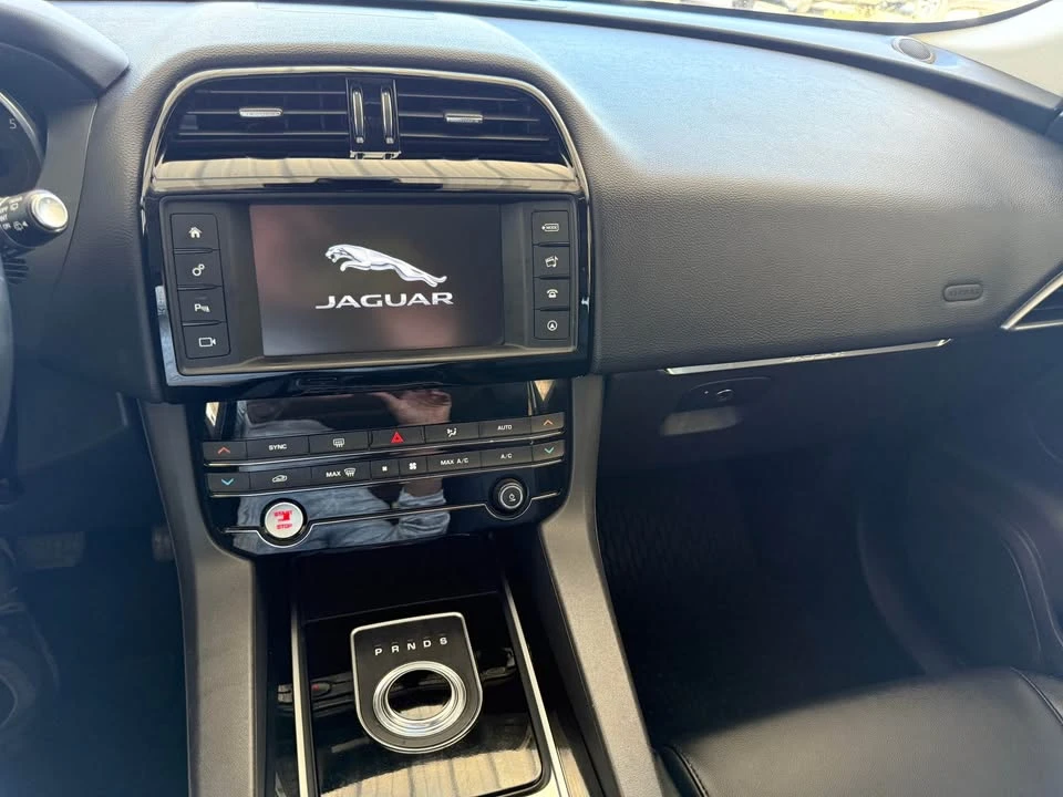 2017 Jaguar F-Pace - Image 13 of 20