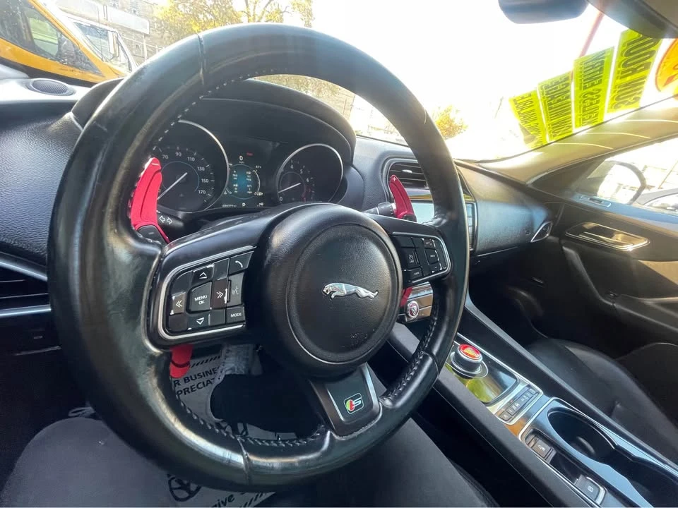 2017 Jaguar F-Pace - Image 19 of 20