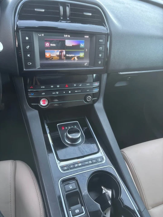 2017 Jaguar F-Pace - Image 13 of 20