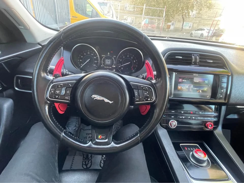 2017 Jaguar F-Pace - Image 18 of 20