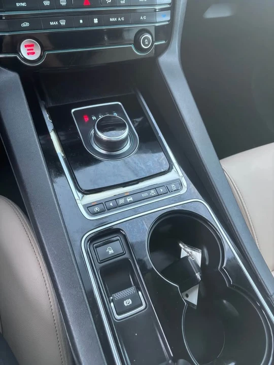 2017 Jaguar F-Pace - Image 15 of 20