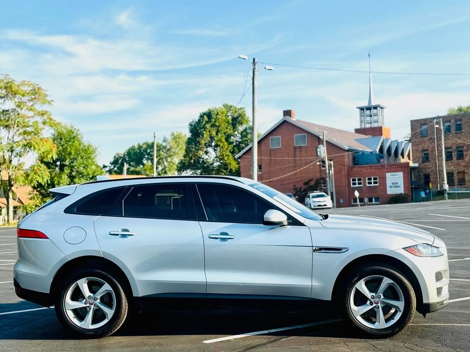 2017 Jaguar F-Pace - Image 5 of 16
