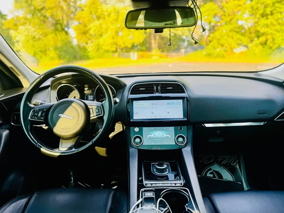2017 Jaguar F-Pace - Image 10 of 16