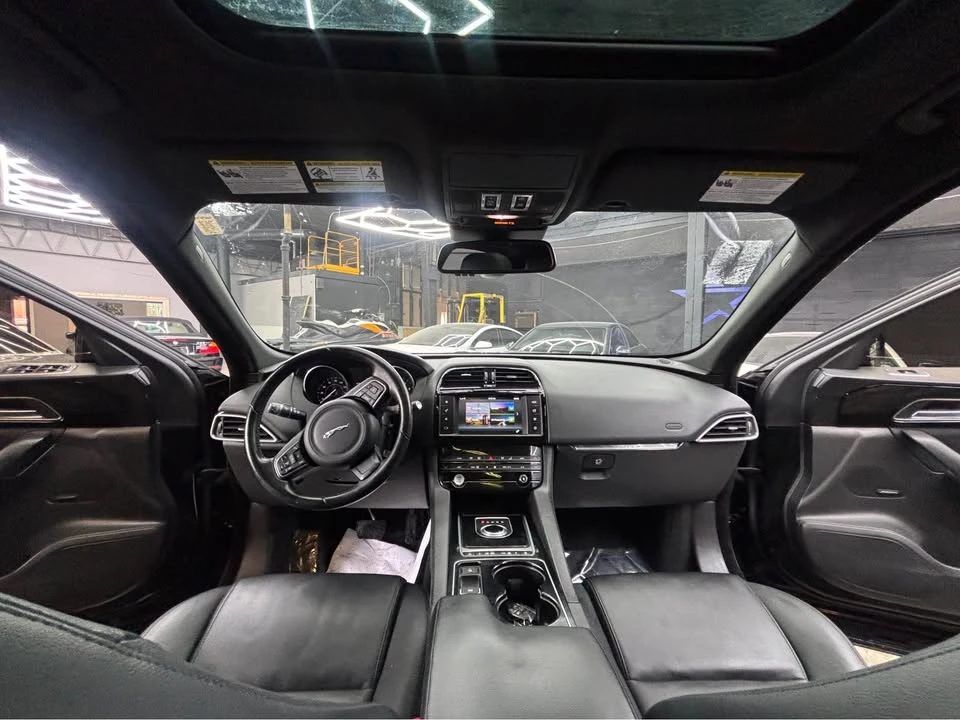2017 Jaguar F-Pace - Image 11 of 13