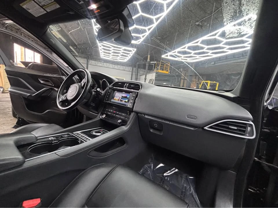 2017 Jaguar F-Pace - Image 8 of 13
