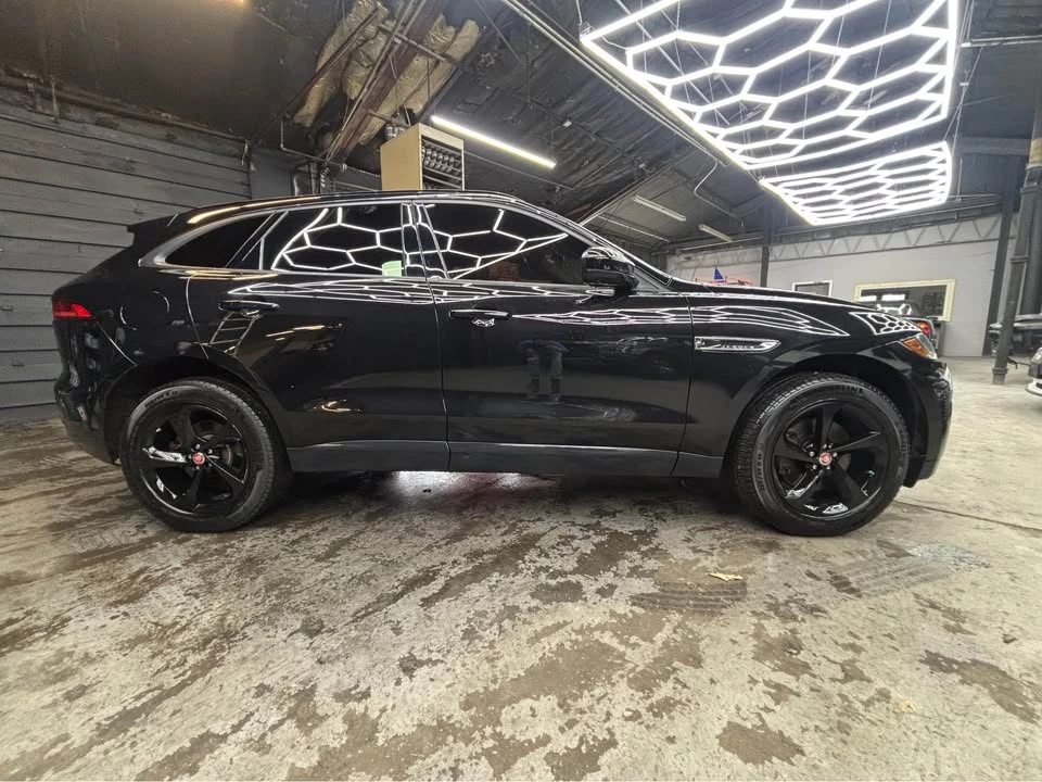2017 Jaguar F-Pace - Image 5 of 13