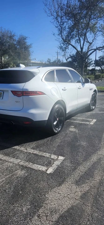2017 Jaguar F-Pace - Image 2 of 9