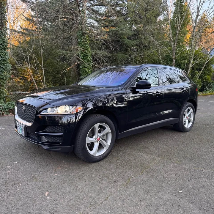 2017 Jaguar F-Pace - Image 2 of 12
