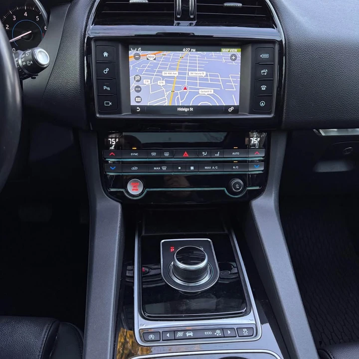 2017 Jaguar F-Pace - Image 11 of 12