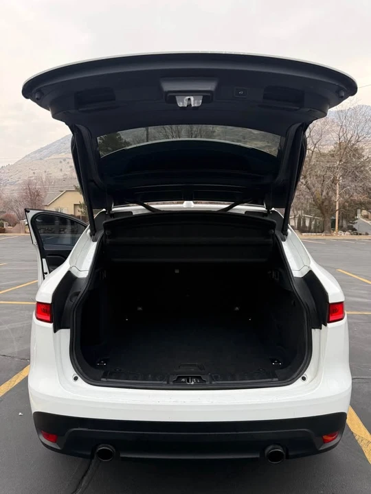 2017 Jaguar F-Pace - Image 12 of 13