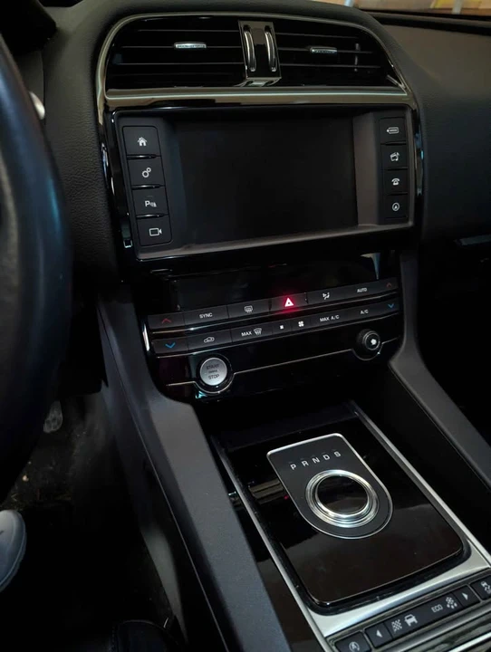 2017 Jaguar F-Pace - Image 12 of 13