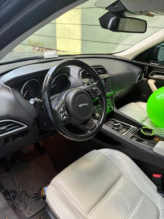 2017 Jaguar F-Pace - Image 6 of 6