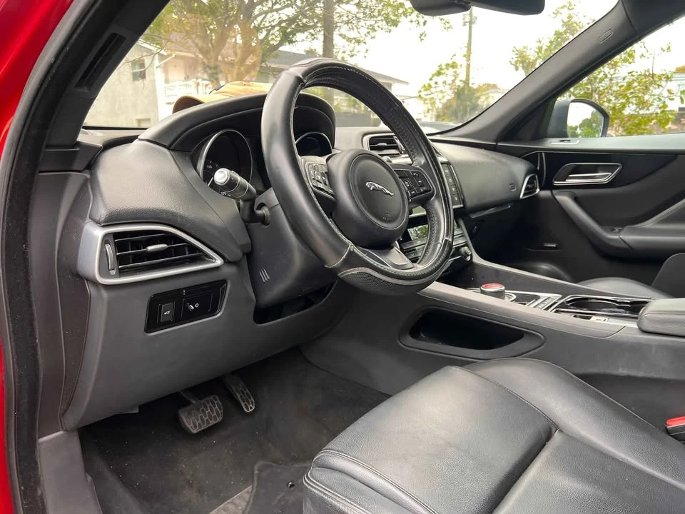 2017 Jaguar F-Pace - Image 11 of 12