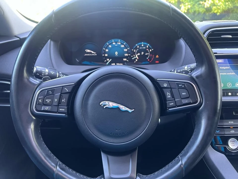 2017 Jaguar F-Pace - Image 11 of 21