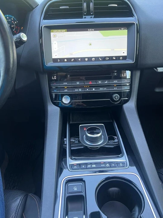 2017 Jaguar F-Pace - Image 13 of 21