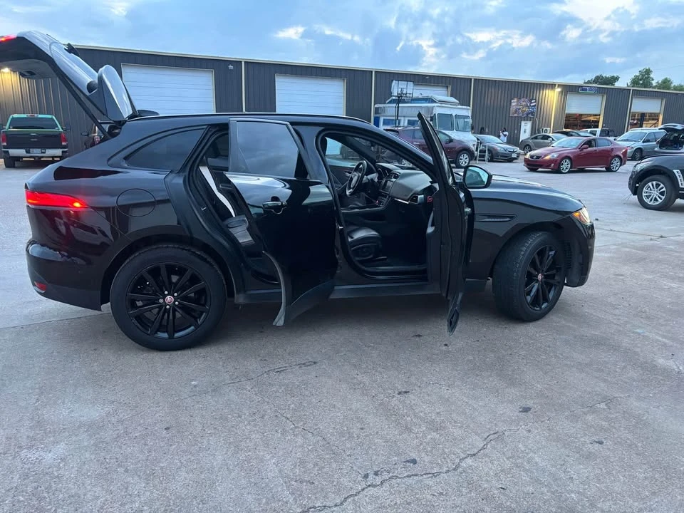 2017 Jaguar F-Pace - Image 8 of 12