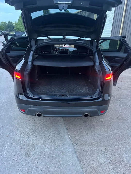 2017 Jaguar F-Pace - Image 7 of 12