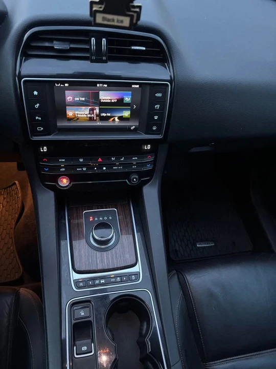 2017 Jaguar F-Pace - Image 10 of 12