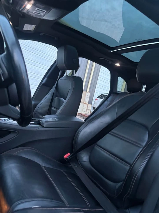 2017 Jaguar F-Pace - Image 9 of 12
