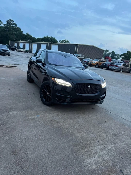 2017 Jaguar F-Pace - Image 2 of 12