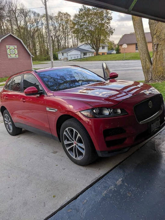2017 Jaguar F-Pace - Image 2 of 15
