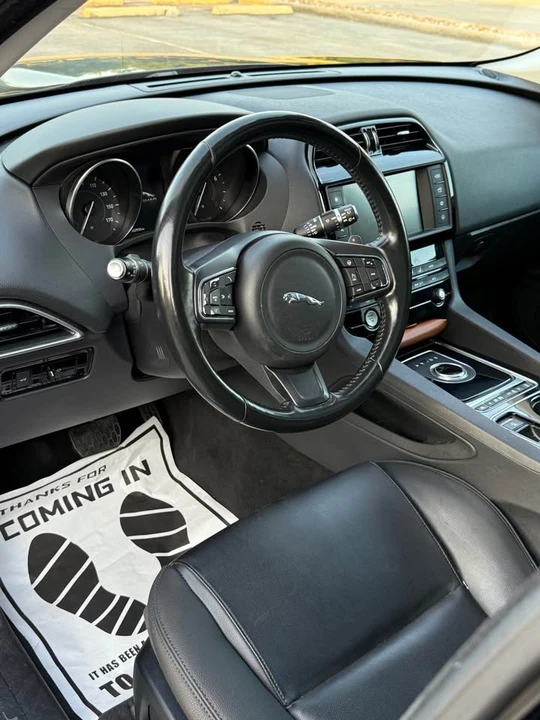 2017 Jaguar F-Pace - Image 8 of 20