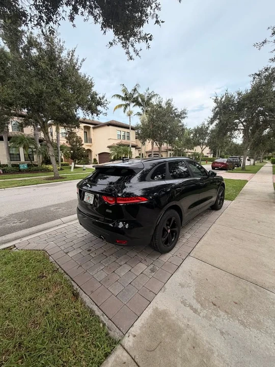 2017 Jaguar F-Pace - Image 7 of 10
