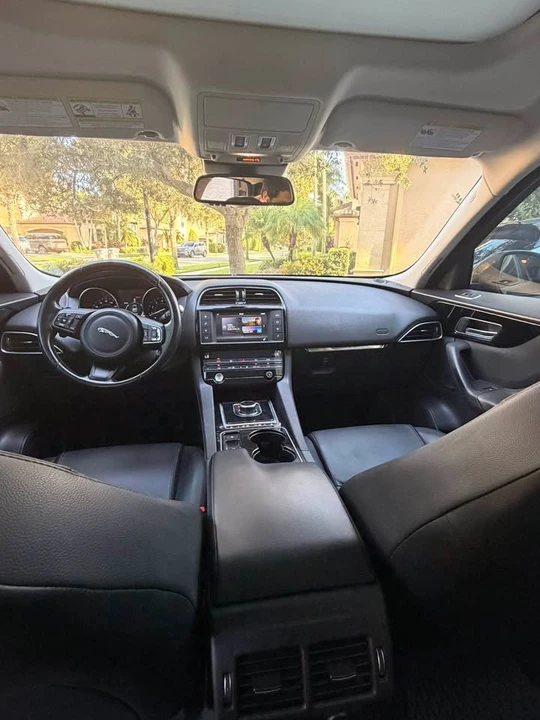2017 Jaguar F-Pace - Image 9 of 10