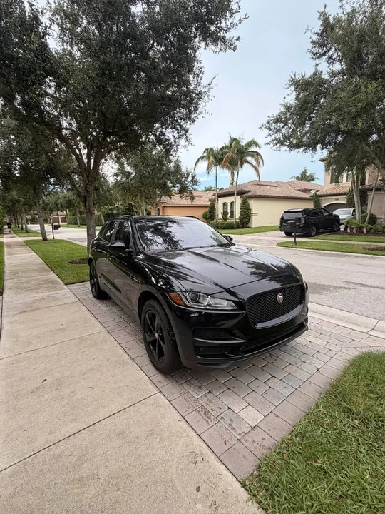 2017 Jaguar F-Pace - Image 2 of 10