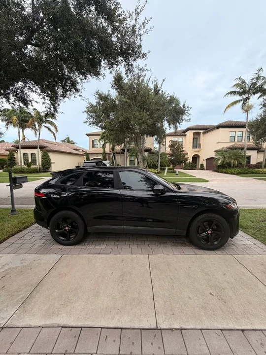 2017 Jaguar F-Pace - Image 5 of 10