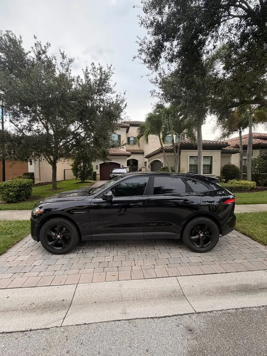 2017 Jaguar F-Pace - Image 4 of 10
