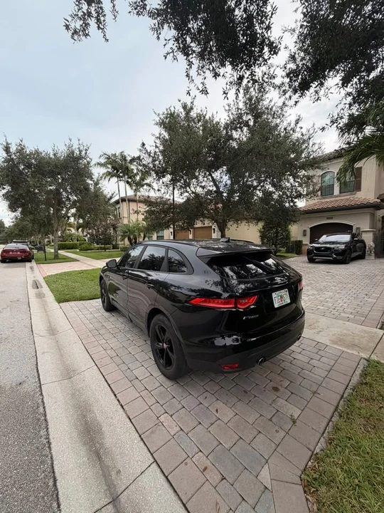 2017 Jaguar F-Pace - Image 6 of 10