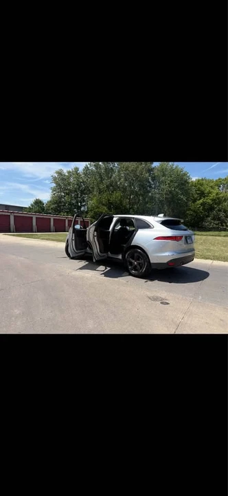 2017 Jaguar F-Pace - Image 2 of 8