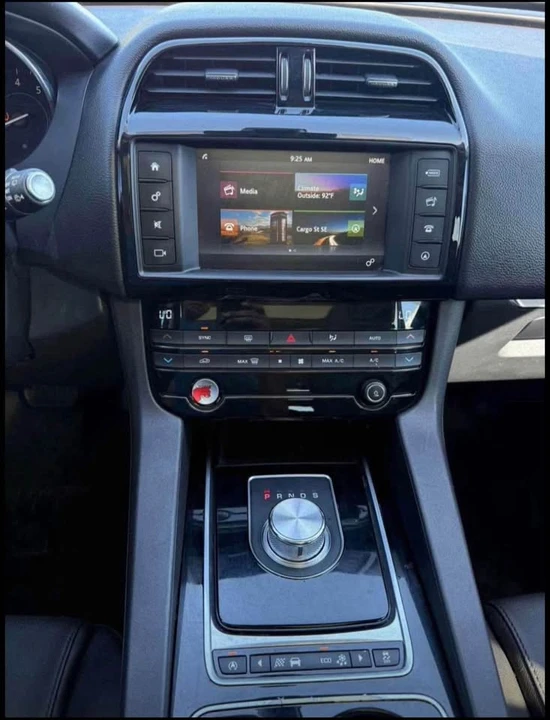2017 Jaguar F-Pace - Image 12 of 13