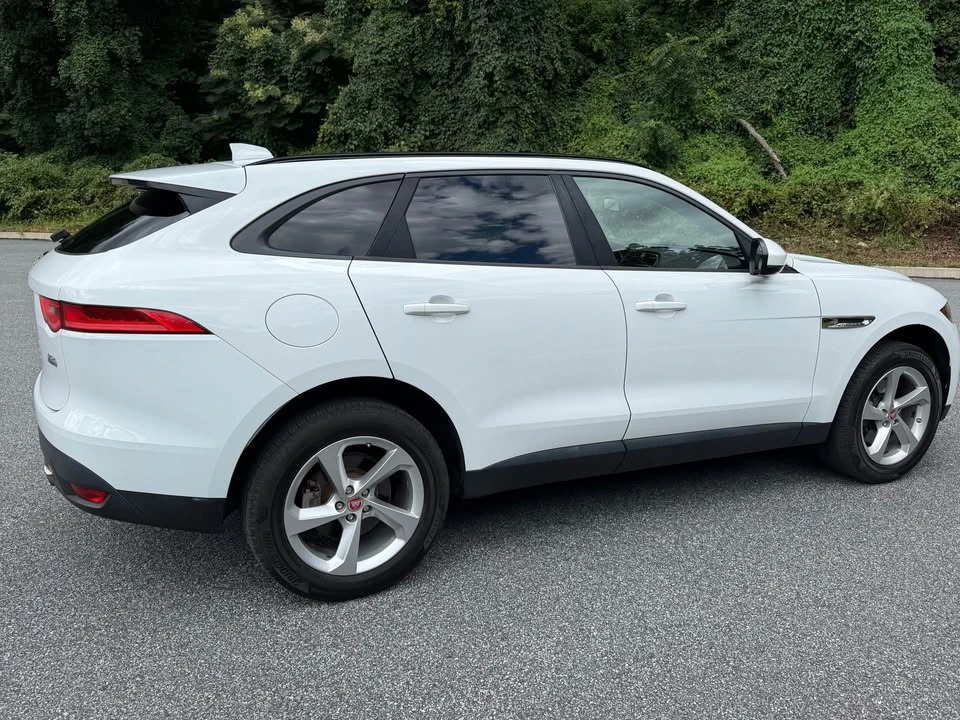 2017 Jaguar F-Pace - Image 7 of 17