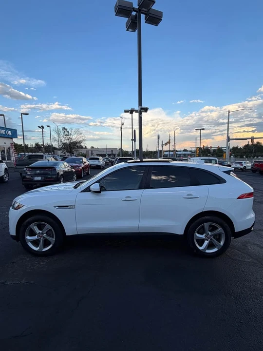 2017 Jaguar F-Pace - Image 4 of 19