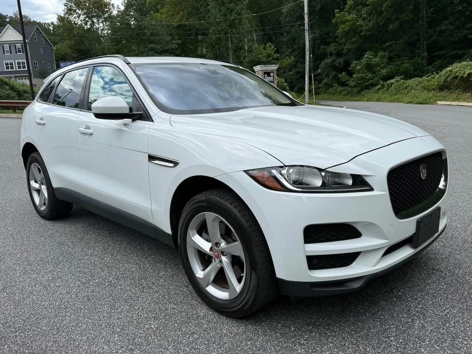 2017 Jaguar F-Pace - Image 8 of 17