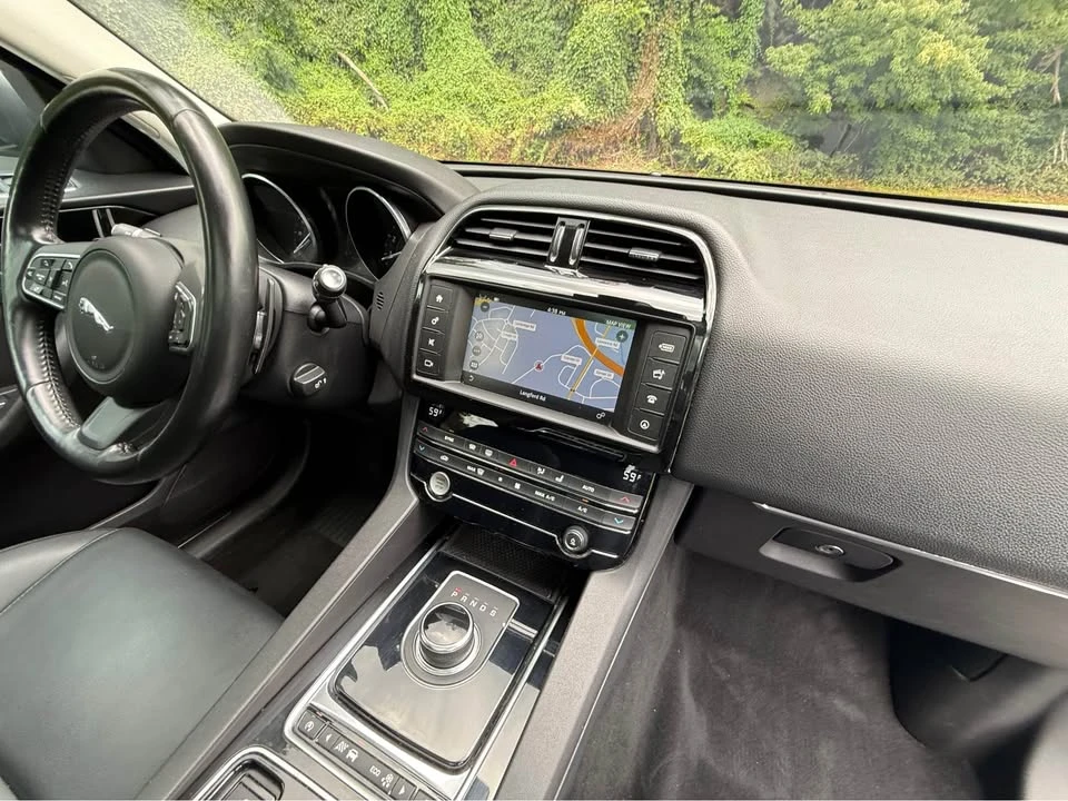 2017 Jaguar F-Pace - Image 16 of 17