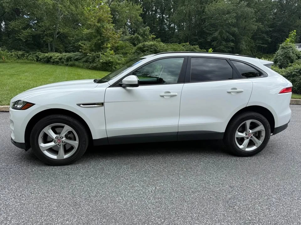 2017 Jaguar F-Pace - Image 3 of 17