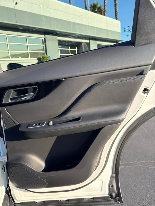 2017 Jaguar F-Pace - Image 19 of 20